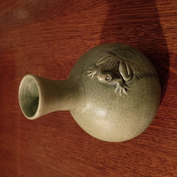 Novica Collection Celadon Stoneware Tree Frog Bud Vase Indonesia No Lower Price - Picture 2 of 5
